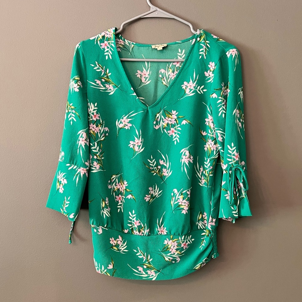 Lily White Size Small Green Floral Blouse